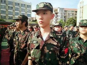 前线吃瓜群众军训跳舞,前线吃瓜群众见证军训跳舞风采